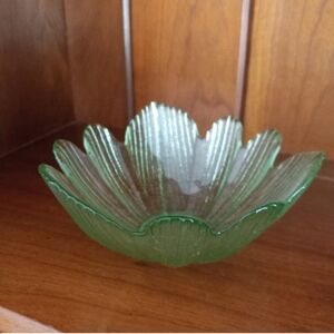 Vtg 5" Green Ribbed Art Glass Lotus Bowl
